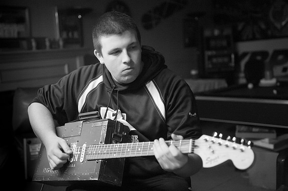 John Billow, guitarist_REC4273-2