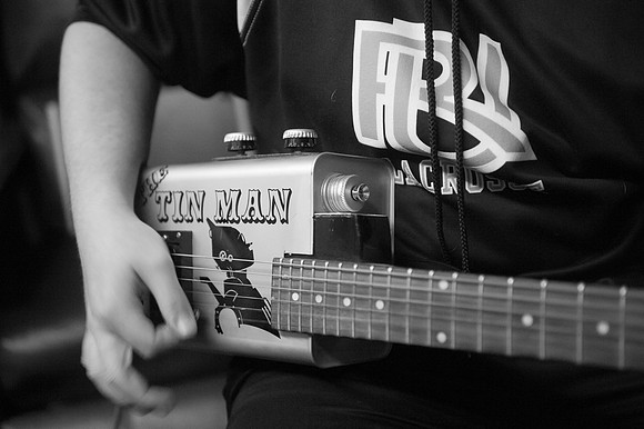 John Billow, guitarist_REC4334-2