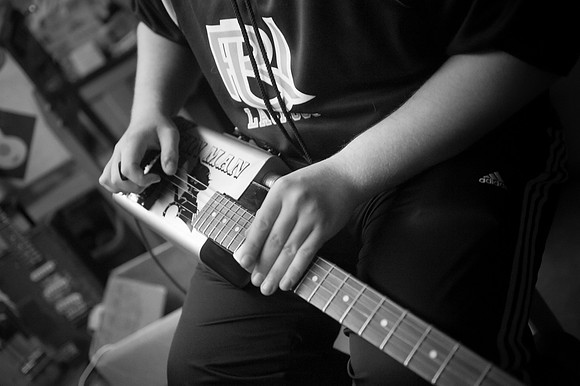 John Billow, guitarist_REC4321-2