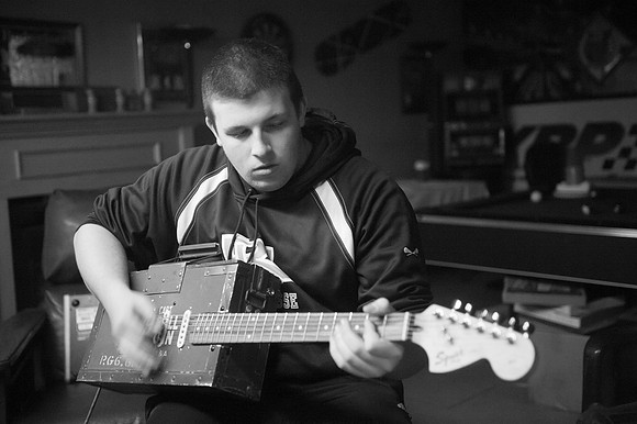 John Billow, guitarist_REC4293-2