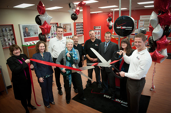VerizonRibbonCut-9378