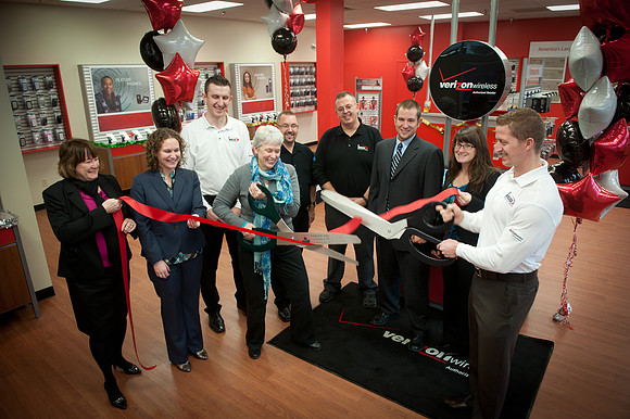 VerizonRibbonCut-9397