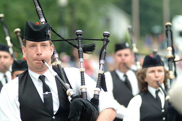 Vermont's premier bagpiper Ian McHarg - New World Fest