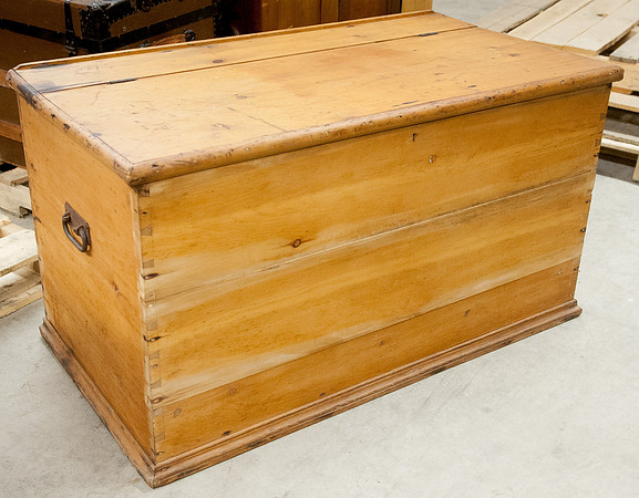 lindy Sayward's Furniture-9797