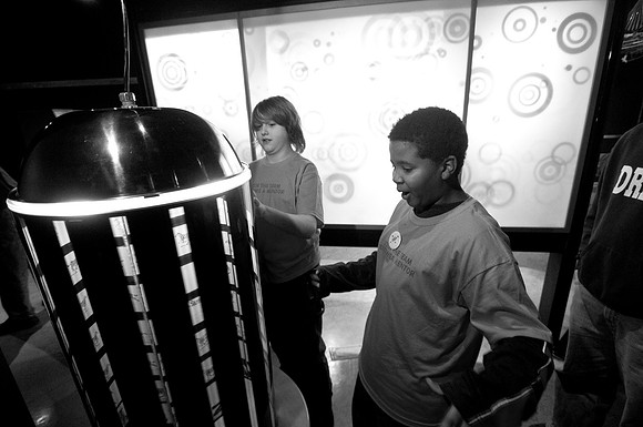 Mobius-1722BW