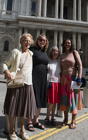 Clare at St. Paul's Cathedral_RED5824