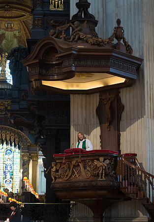 Clare at St. Paul's Cathedral_RED5771